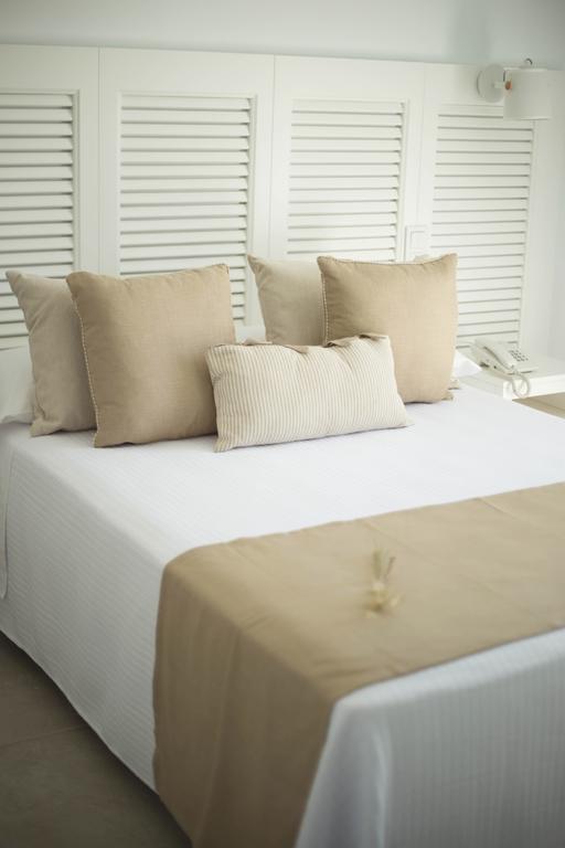 El Trebol Bar & Hotel Only Adults การ์โบเนรัส ภายนอก รูปภาพ
