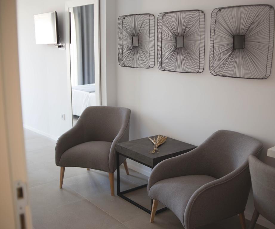 El Trebol Bar & Hotel Only Adults การ์โบเนรัส ภายนอก รูปภาพ