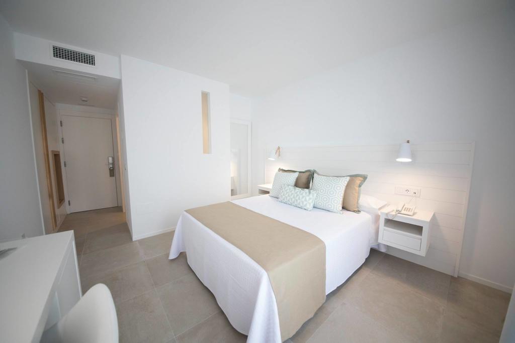 El Trebol Bar & Hotel Only Adults การ์โบเนรัส ภายนอก รูปภาพ