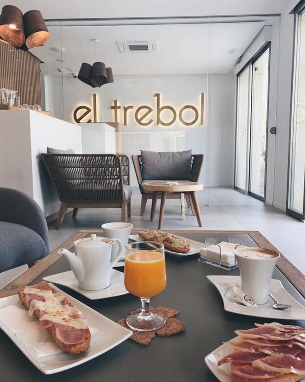El Trebol Bar & Hotel Only Adults การ์โบเนรัส ภายนอก รูปภาพ